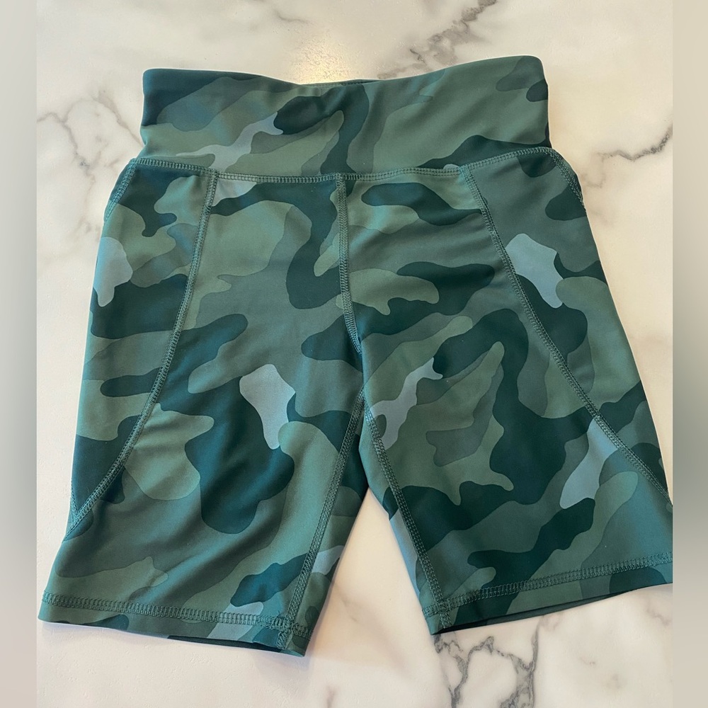 Girls Old Navy, active power, soft camel short